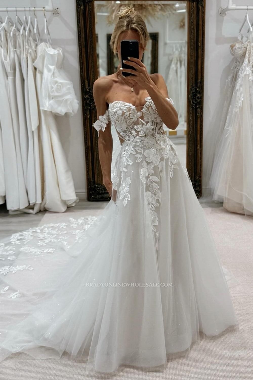 Beautiful Sweetheart Appliques Lace A-Line Wedding Dresses
