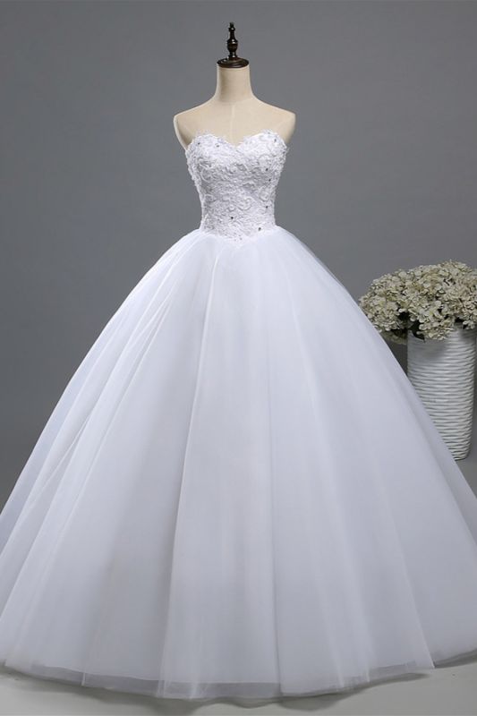 Bradyonlinewholesale Chic Strapless Sweetheart Tulle Lace Wedding Dresses Sleeveless Appliques Bridal Gowns with Beadings