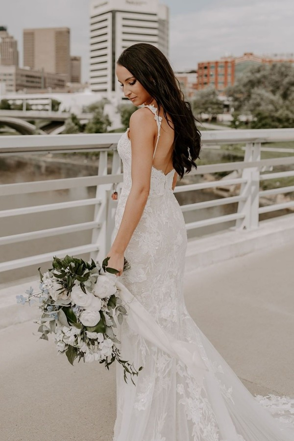 V-Neck Backless Mermaid Wedding Dress with Tulle Lace Appliques and Long Train
