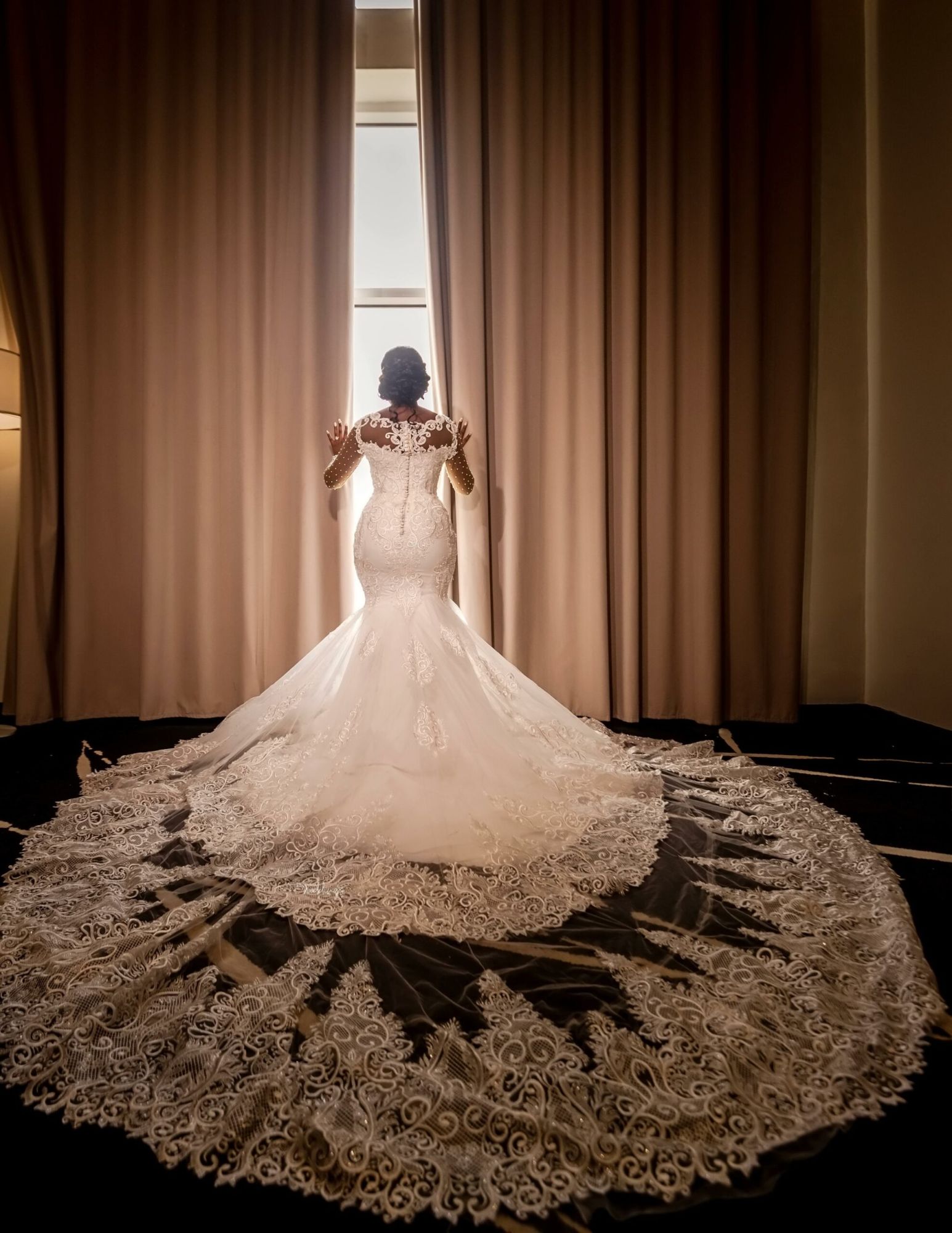 Gorgeous Mermaid Bridal Gown with Long Sleeves Pearls Lace Appliques Wedding Dress