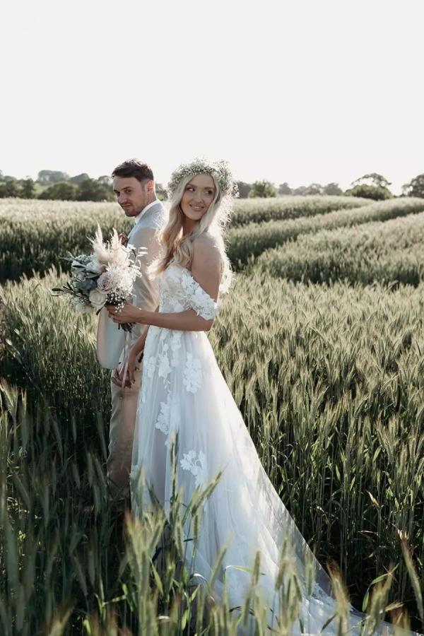 Elegant Off-Shoulder Tulle Floral Lace Wedding Dress