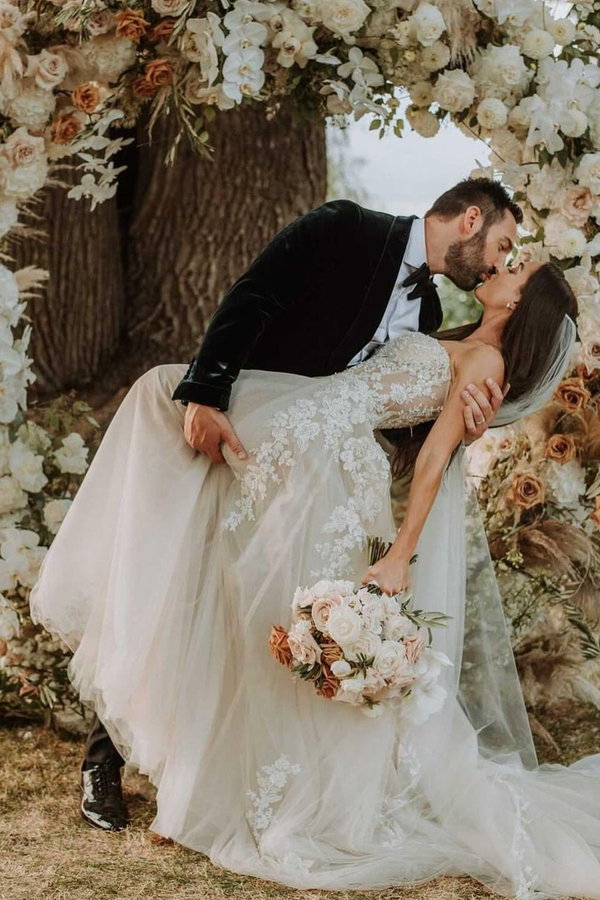 Elegant A-Line Lace Chiffon Wedding Dress