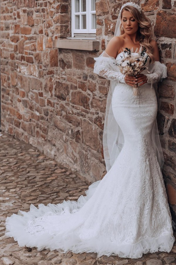 Elegant Mermaid Heart-Neck Floor-Length Lace Wedding Dress