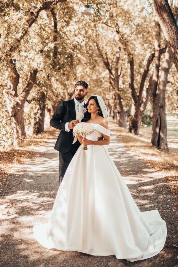 Gorgeous Off the shoulder white ball gown princess wedding dress