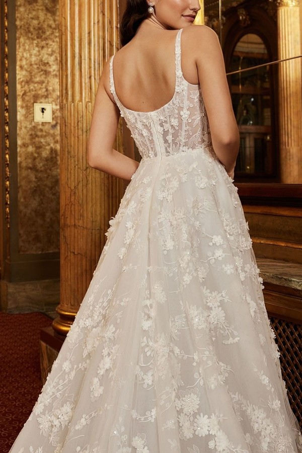 Sweetheart sleeveless lace wedding dress