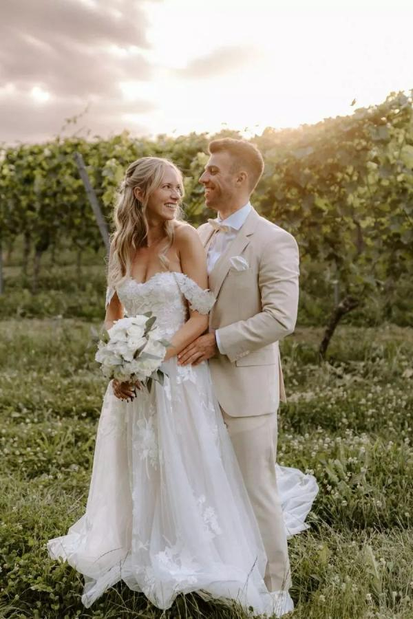Elegant Off-Shoulder Tulle Floral Lace Wedding Dress