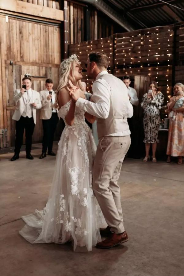 Elegant Off-Shoulder Tulle Floral Lace Wedding Dress