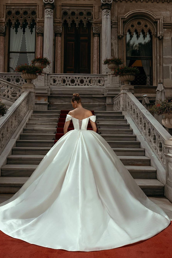 Off-Shoulder Sweetheart Satin Garden Bridal Dress
