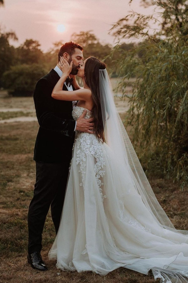 Elegant A-Line Lace Chiffon Wedding Dress
