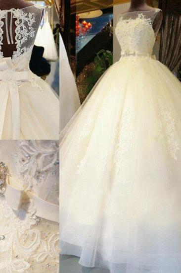 Sleeveless Ribbon Scoop Applique Tulle Ball Gown Cathedral Train Wedding Dresses_3